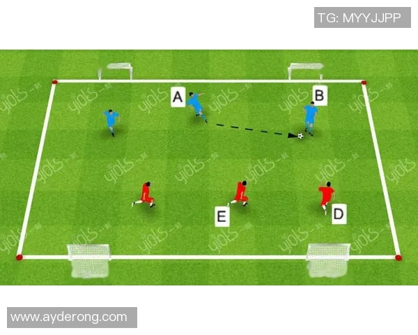 球星足球训练技巧全解析 提升球场表现的秘密训练方法 球星足球训练技巧全解析 提升球场表现的秘密训练方法
